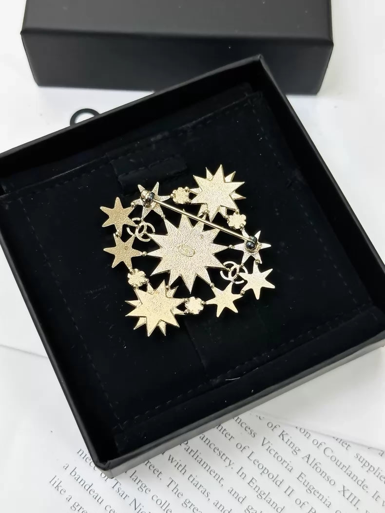 Chanel 17C light gold badge eight-pointed star brooch