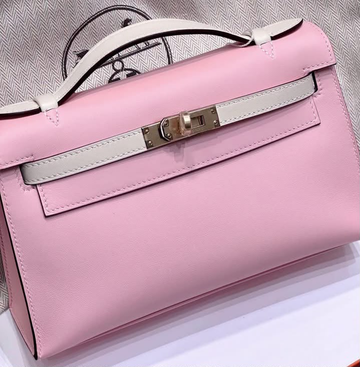 Hermes Kelly pochette Sakura / Craie Swift Permabrass hardware
