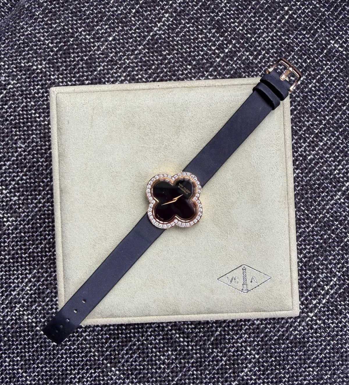 Van Cleef Arpels Alhambra watch medium model yellow gold diamond onyx
