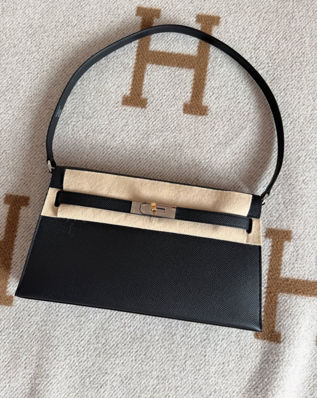 Hermes Kelly Elan Black Epsom Electrum hardware