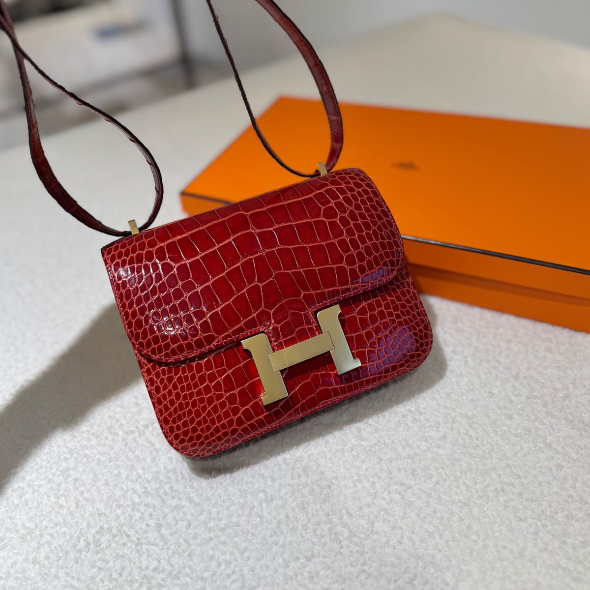 Hermes constance 18 Geranium Shiny Alligator Gold hardware