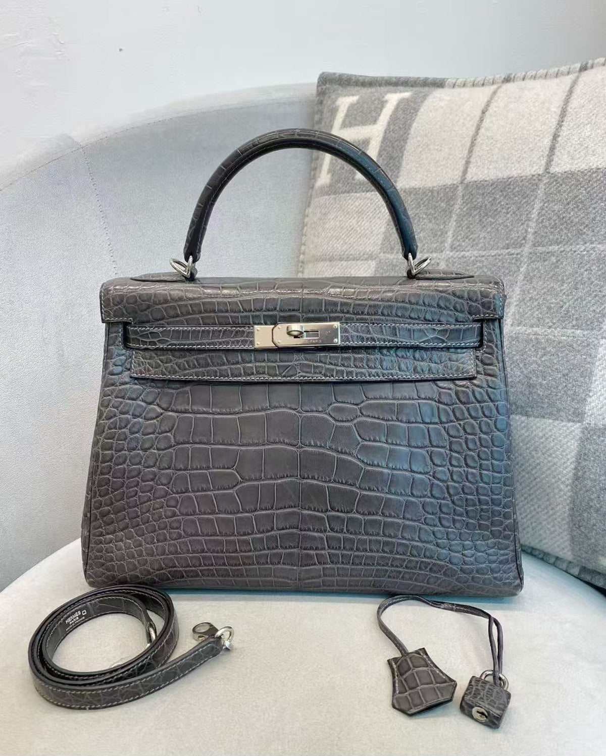 Hermes Kelly 32 graphite matte alligator Palladium hardware