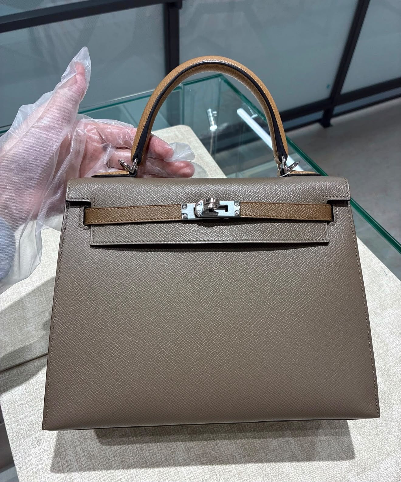 Hermes Kelly 25 Tricolor Etoupe / Biscuit / Alezan Epsom Palladium hardware