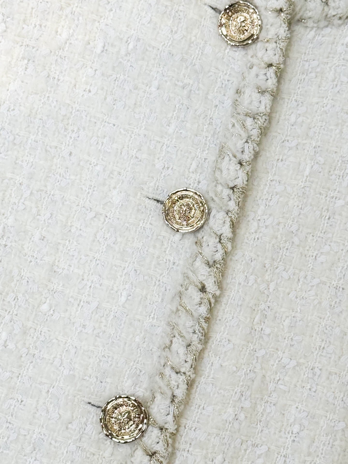 Chanel 25A white tweed jacket