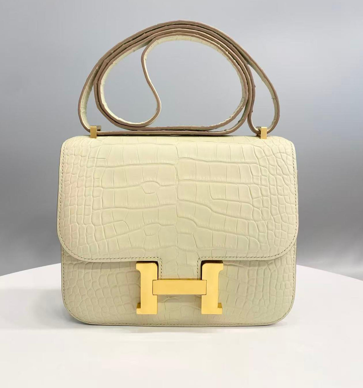 Hermes Constance 18 beton matte alligator gold hardware