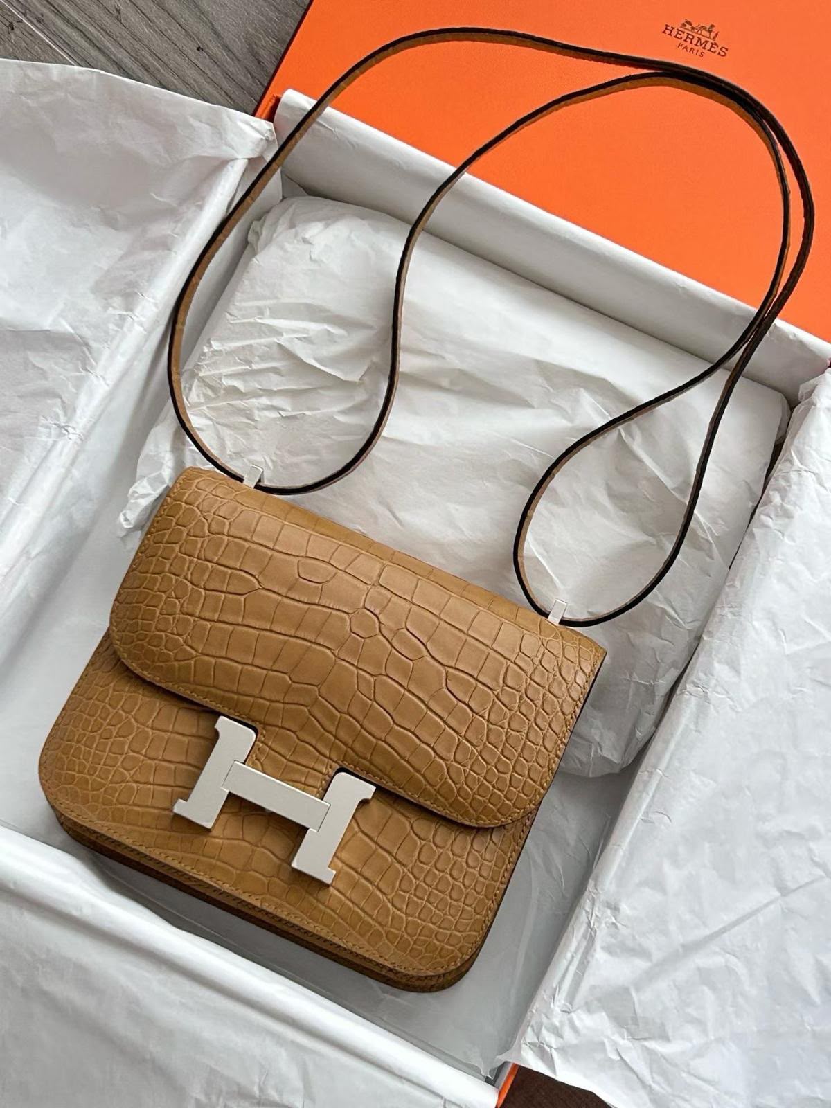 Hermes Constance 18 Kraft Matte Alligator Palladium hardware