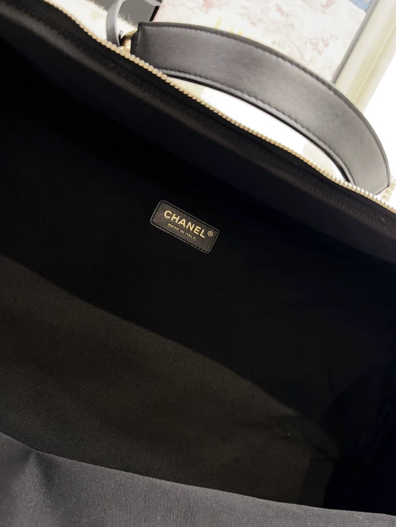 Chanel 22P travel box in black quilted nylon