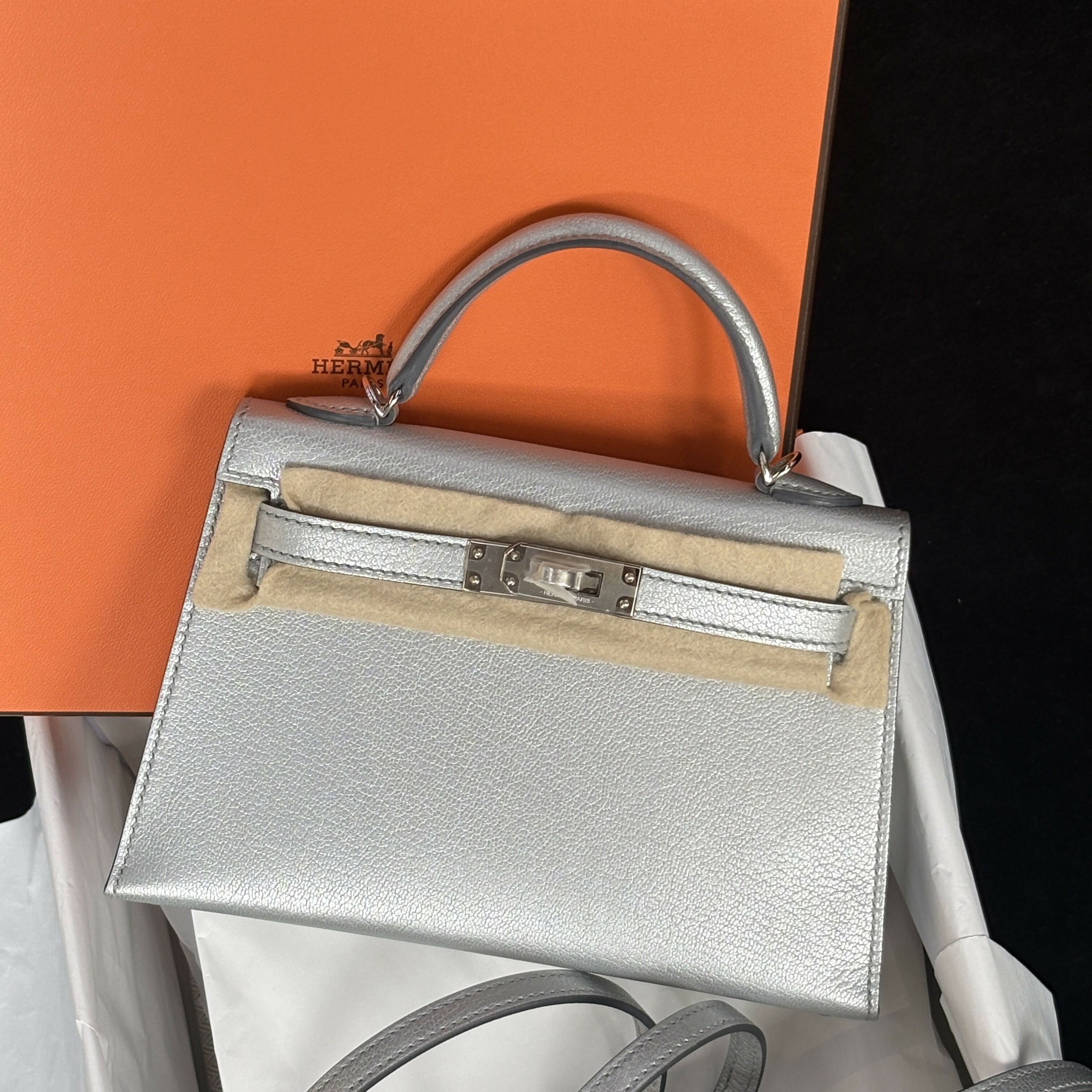 HERMES エルメス　ミュール　シルバー　35 1/2 Hermès Mini Kelly 20 Metallic Silver (Olympic Metallic Silver