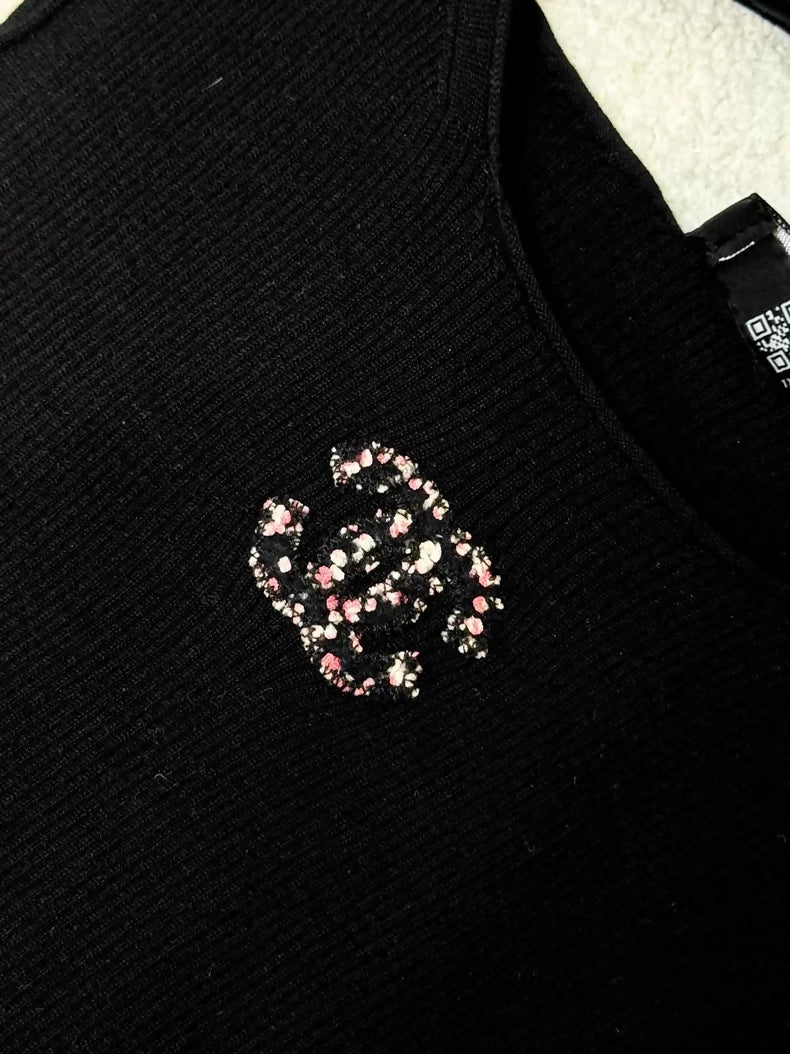 Chanel 22K Double C Black top