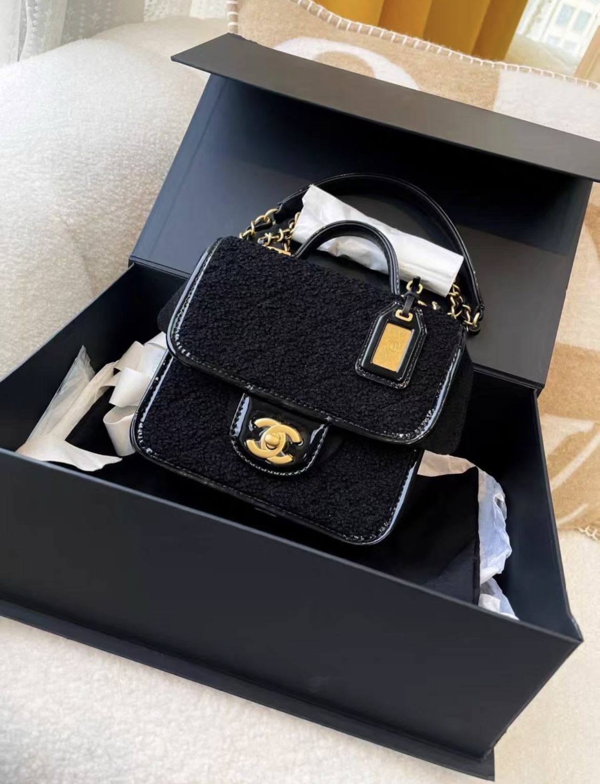 Chanel 22AW black tweed patent leather chain bag – Wararni.com