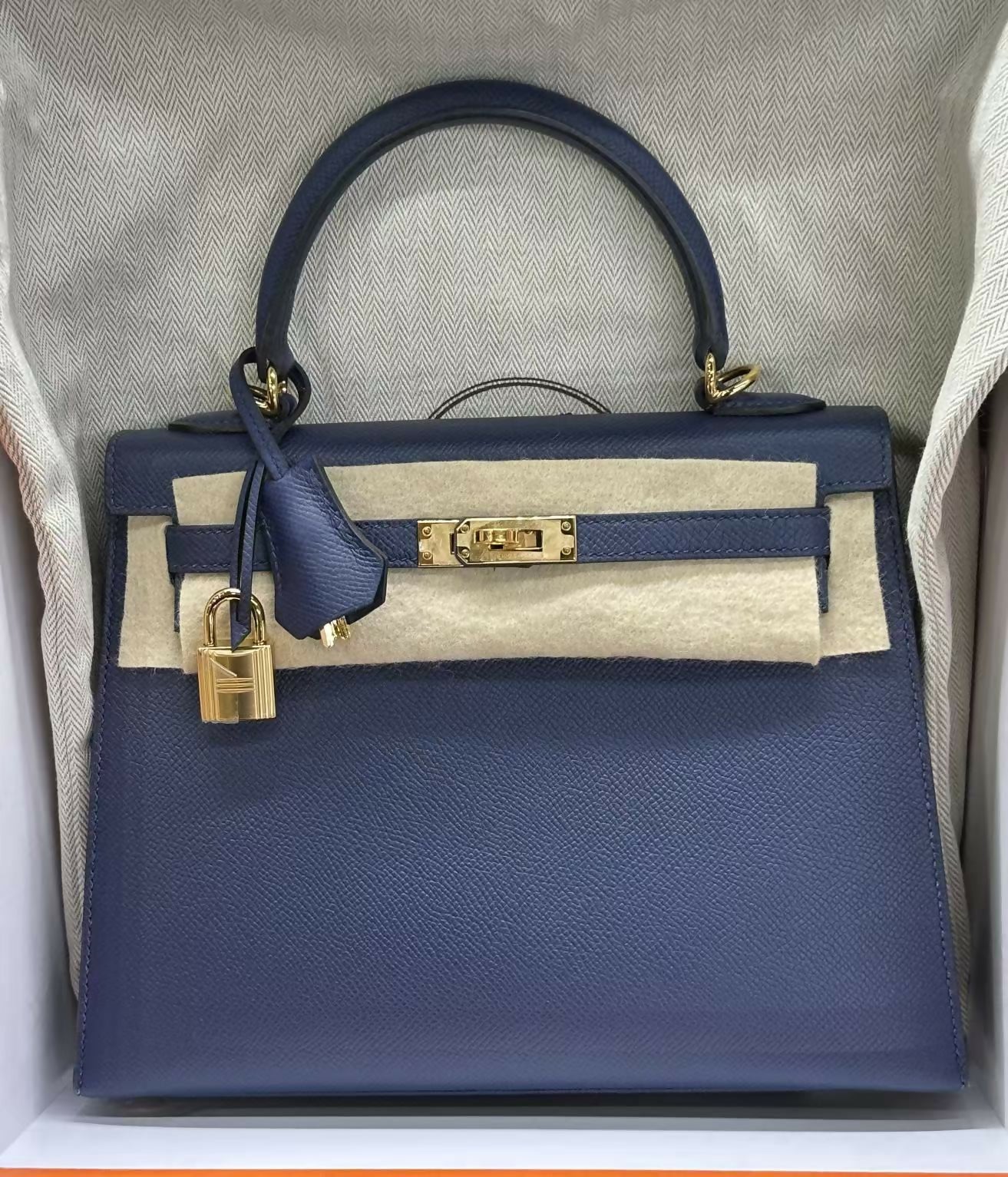 Hermès Kelly 25 7U Bleu Nuit Epsom with Gold Hardware