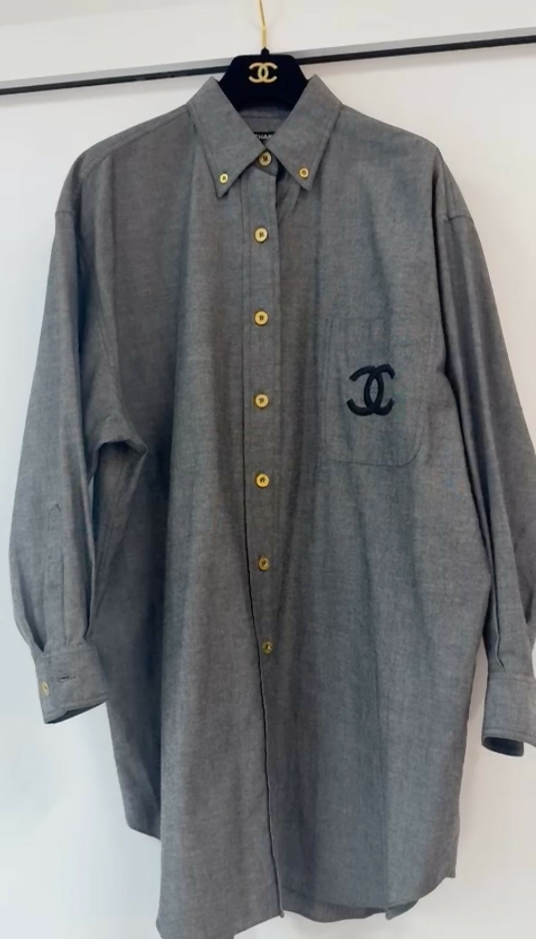 CHANEL❣️ビンテージ　シャツ Chanel 1990s Vintage Black Embroidered Logo Button-Down Shirt