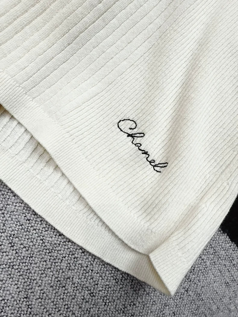 Chanel 25C off-white fish knit top