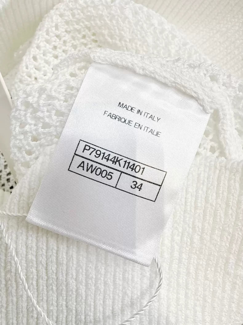 Chanel 25P white ruffled collar top
