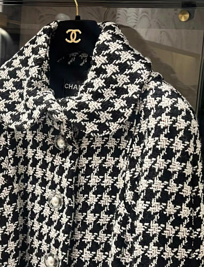 Rare CHANEL 17k white & black Houndstooth Coat size 42