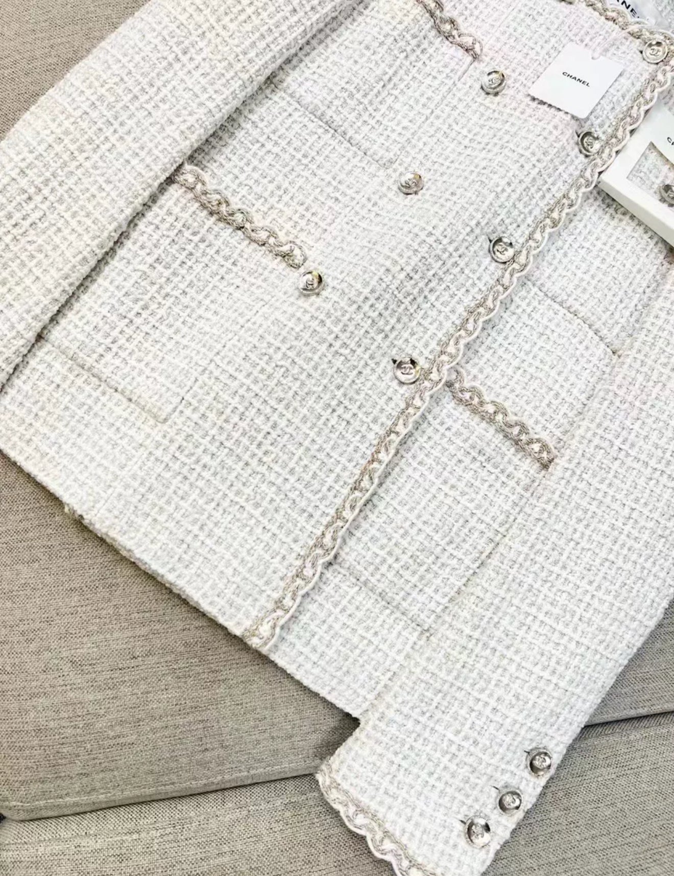 Chanel 25c white tweed jacket – Wararni.com