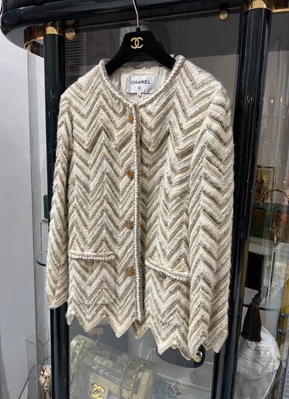 Chanel 18A Tweed Jacket with gold details size 44