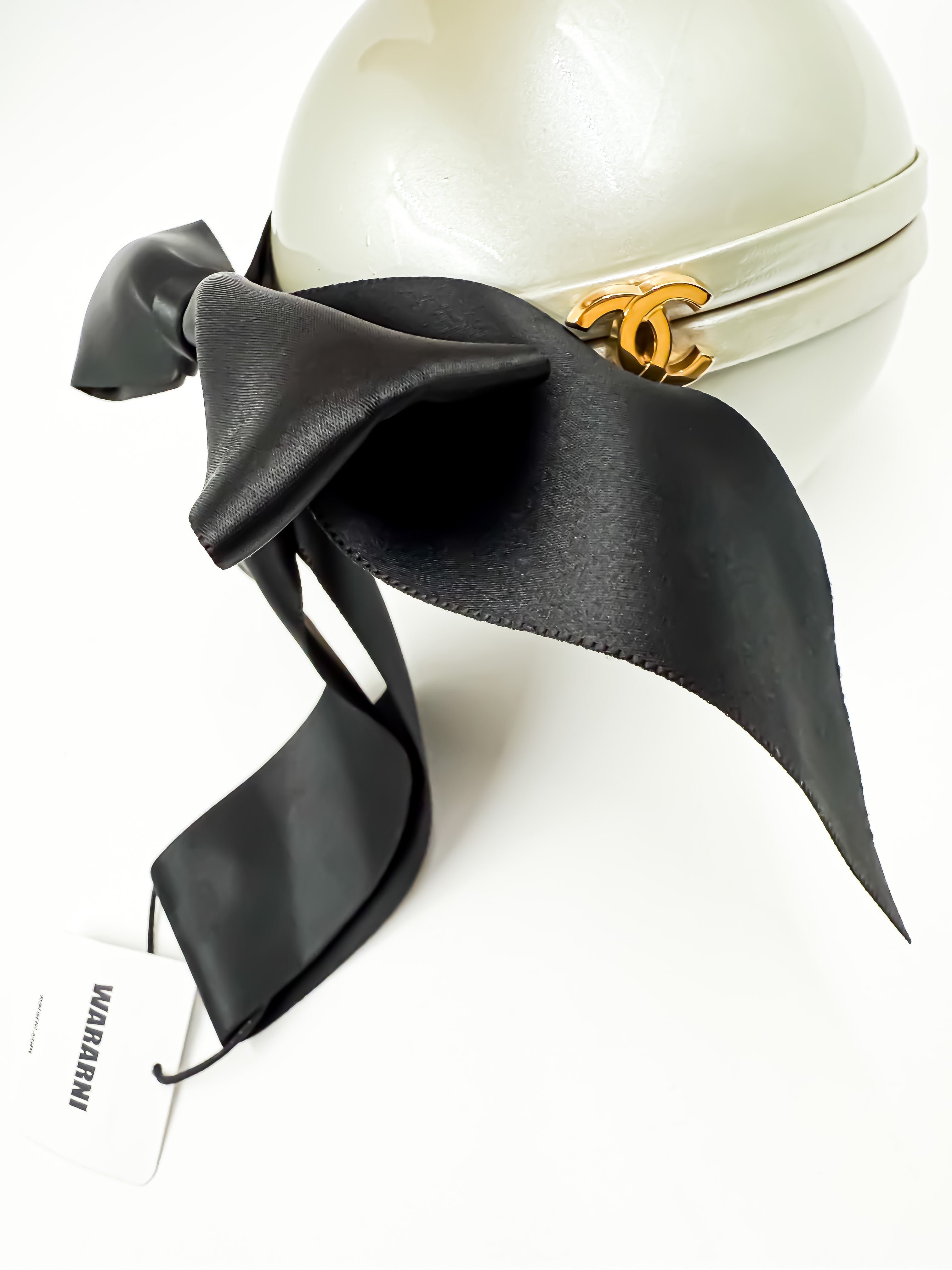 その他 CHANEL SUPER COLLECTION 2005 Chanel 2005 Pearl Minaudière – First Edition Sphere Clutch