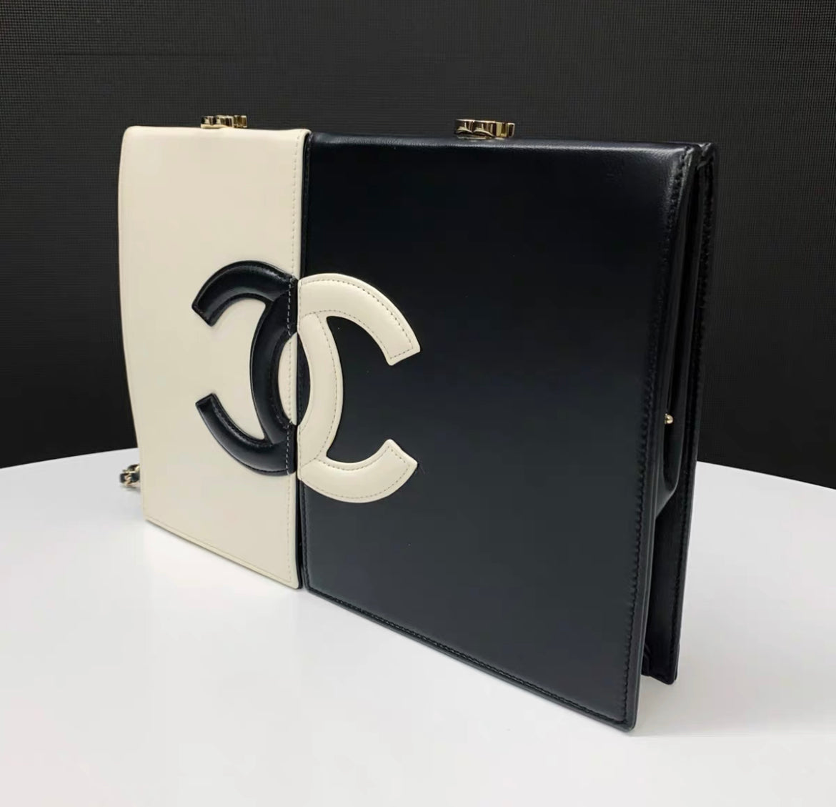 Chanel 21SS Black and White Evening Bag – Wararni.com