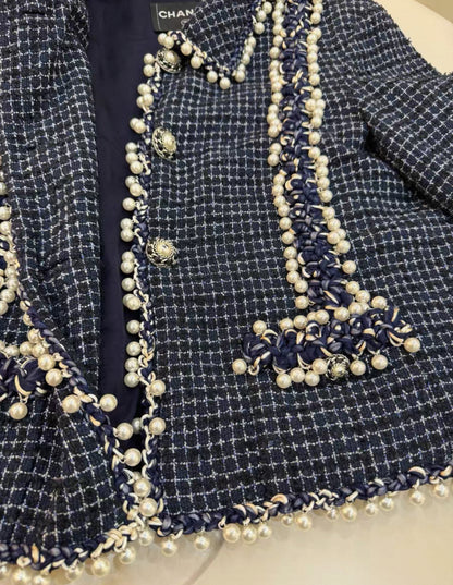 Chanel 10P Blue tweed with pearls