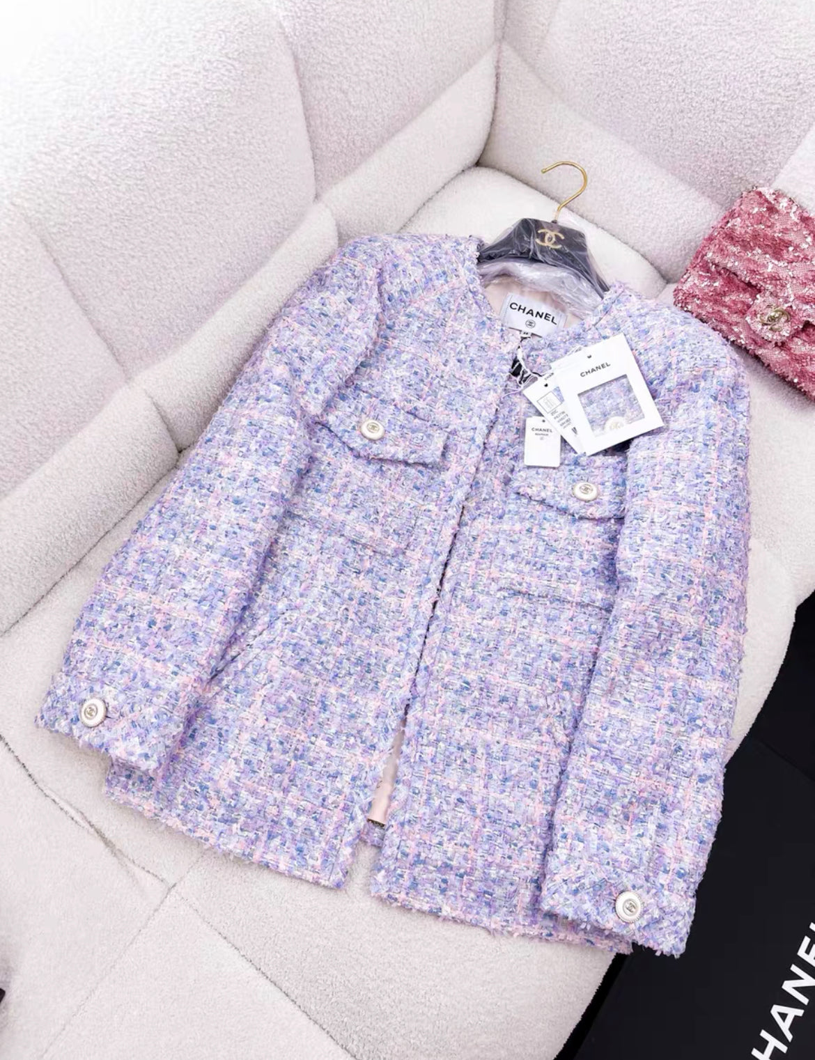 CHANEL CHANEL 20C RUNWAY LAVENDER TWEED JACKET - 38 Jacket - Vintage fashion from Wararni