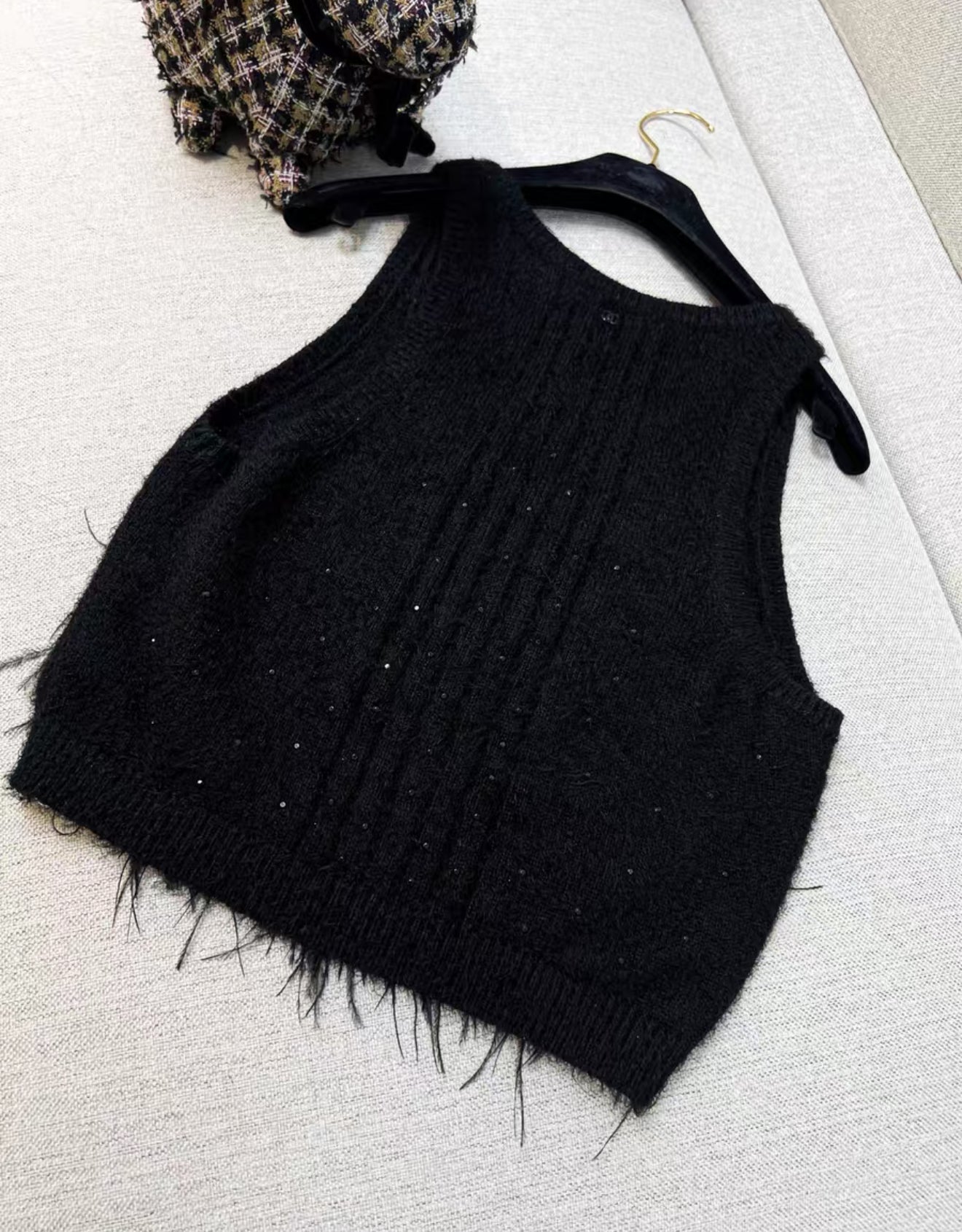 CHANEL ブラック フリル タンクトップ Mサイズ Chanel 25S black feather top – Wararni.com