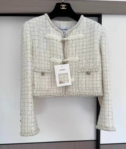 Chanel 25A ecru tweed jacke