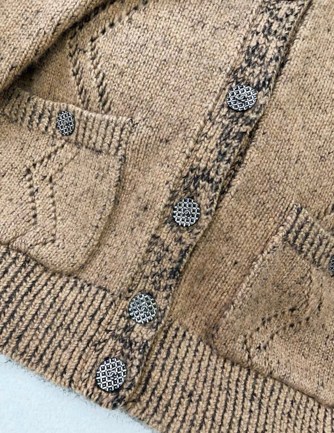 Chanel 22A Dark Beige & Black Cardigan size 34