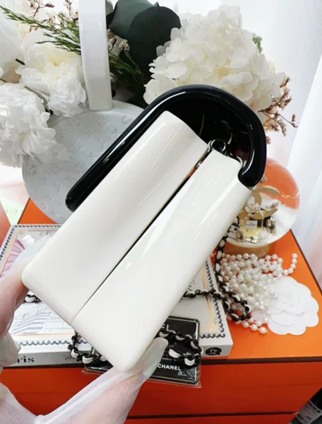 Chanel 21S Black & Ecru CF Acrylic evening clutch Bag Minaudière