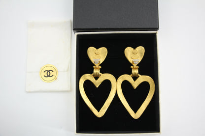 Chanel Vintage 95P Gold-Plated Matte Gold Heart-Shaped Pendant Clip-on Earrings