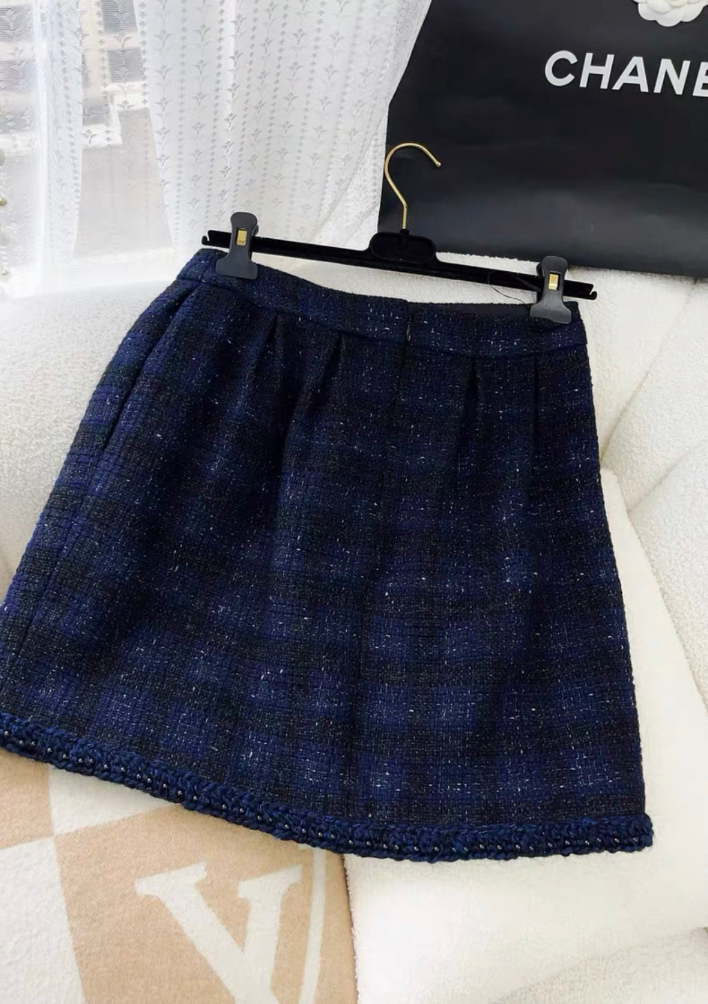 Chanel 24A SKIRT Iridescent Wool Tweed Navy Blue, Black & White size 36