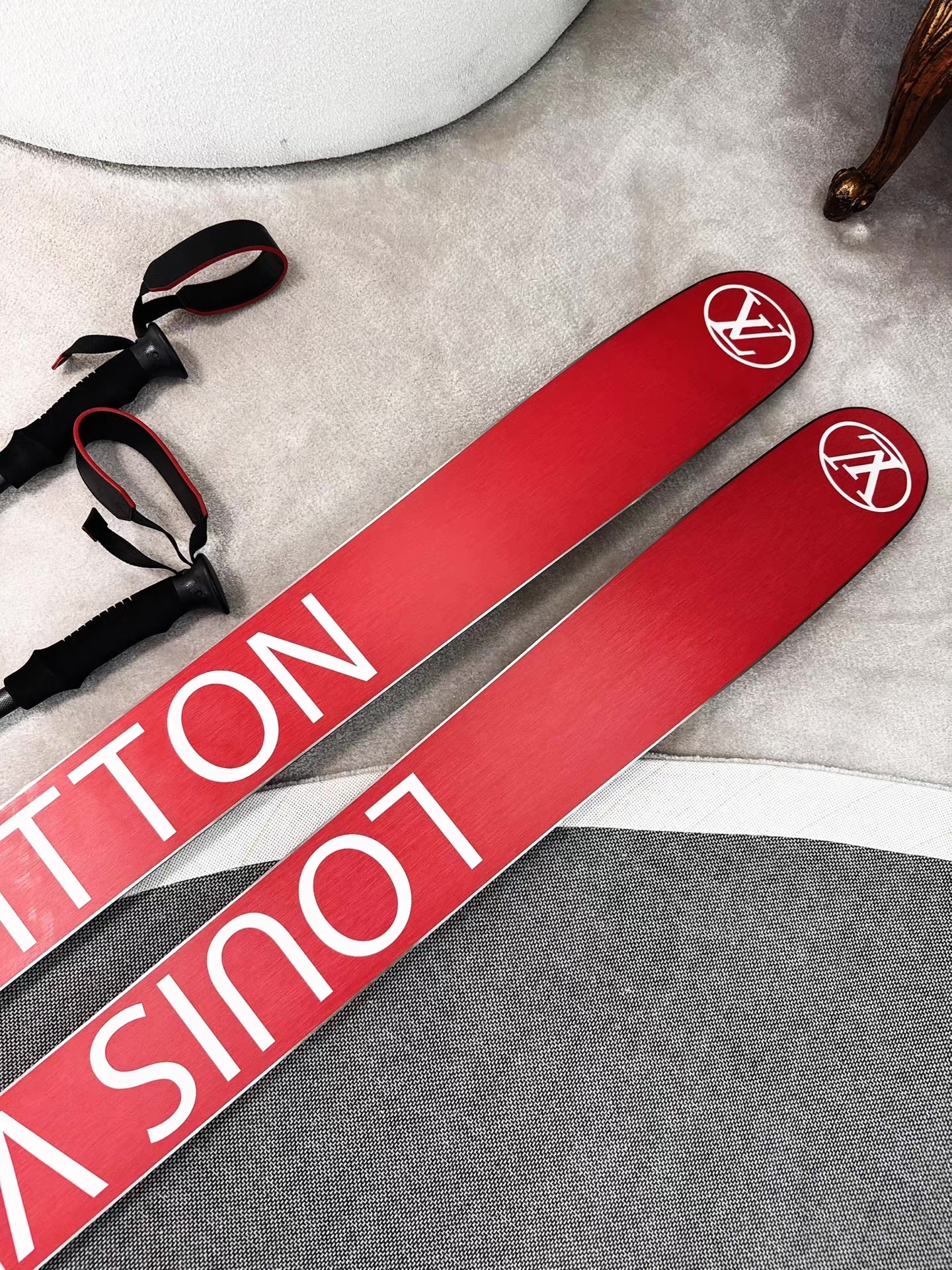 Louis Vuitton Alpes Skis R98007 limited edition
