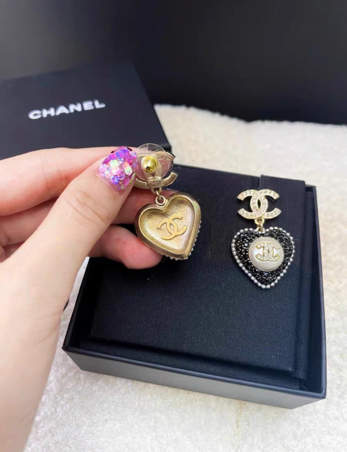 Chanel 22B CC Heart earrings