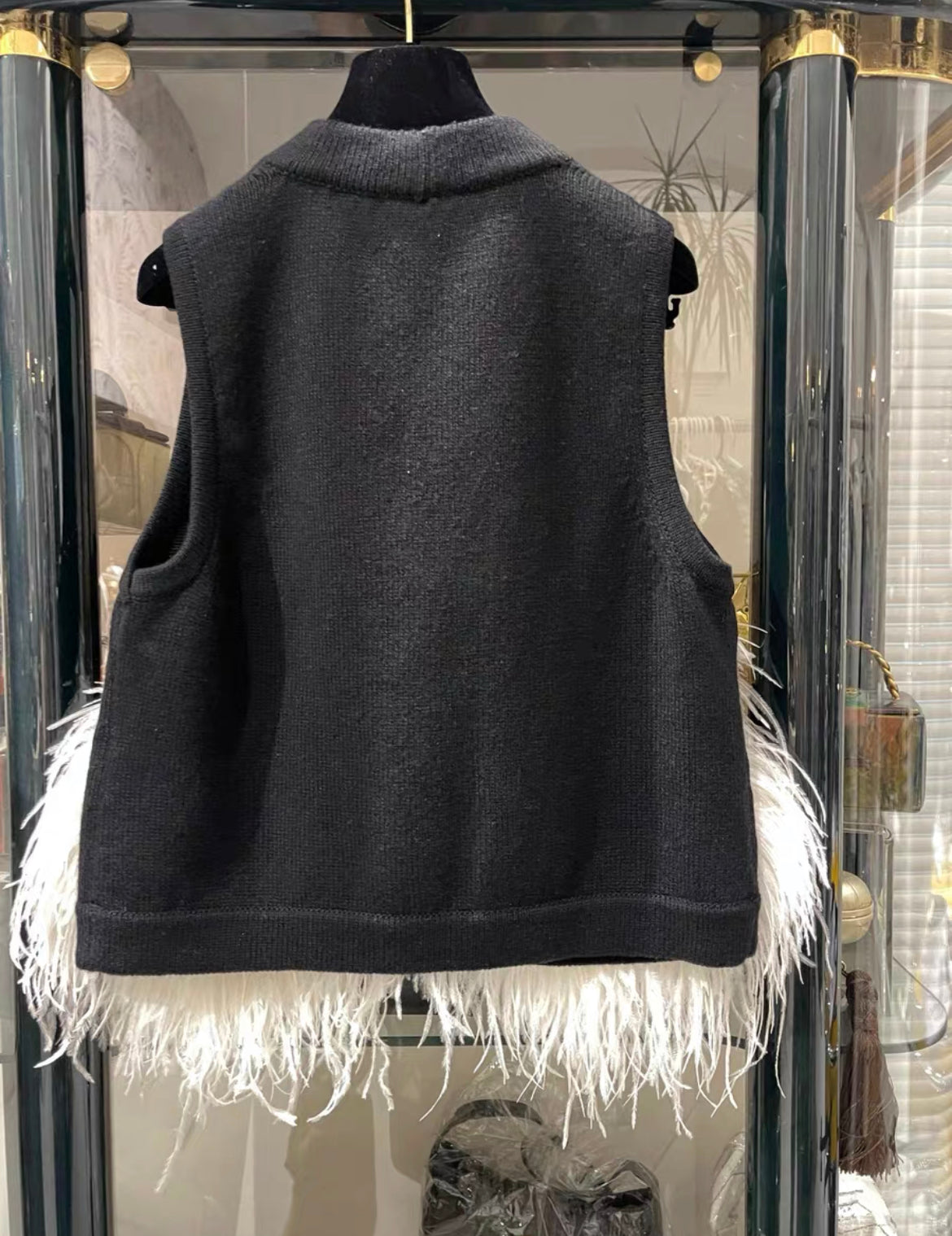 Chanel 23AW Black Cashmere & White Ostrich Feathers Vest size 40