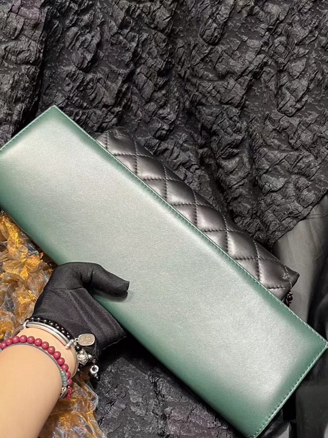 CHANEL Calfskin Quilted Brasserie Gabrielle Menu CC Clutch Green