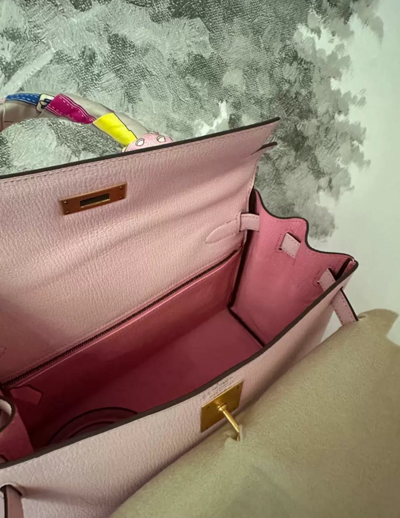 Hermès Kelly 28 Rose Sakura Chèvre Gold Hardware