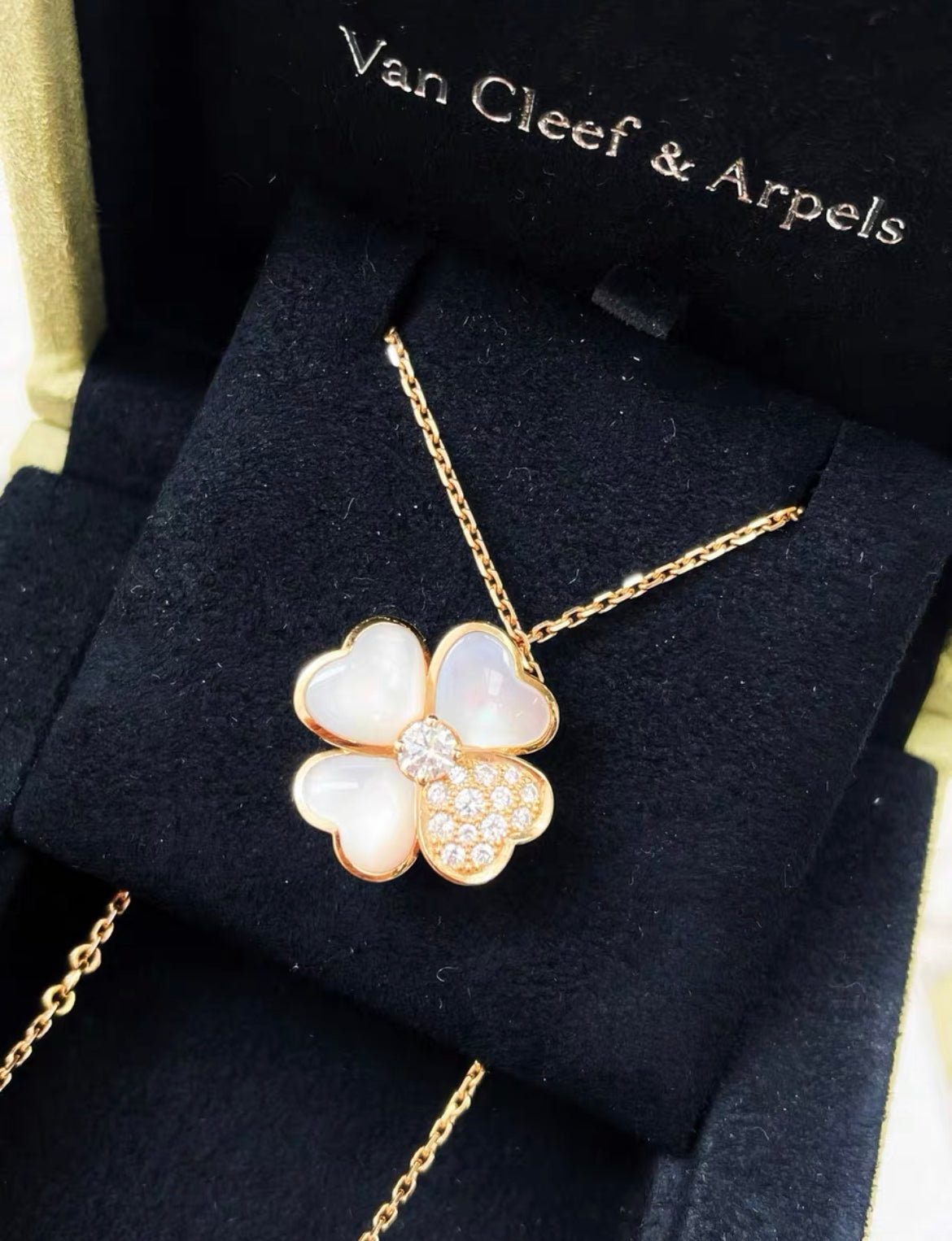 Van Cleef & Arpels Cosmos clip pendant, medium model 18K rose gold, Diamond, Mother-of-pearl