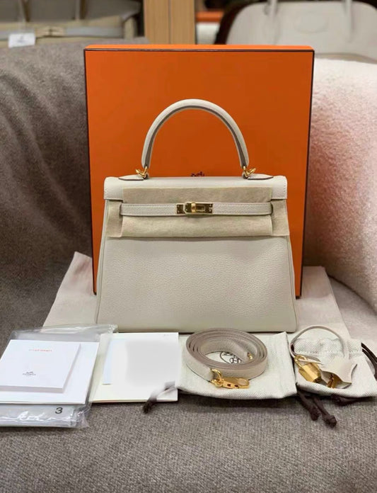 HERMÈS Kelly 25 in Craie Togo leather with Gold hardware