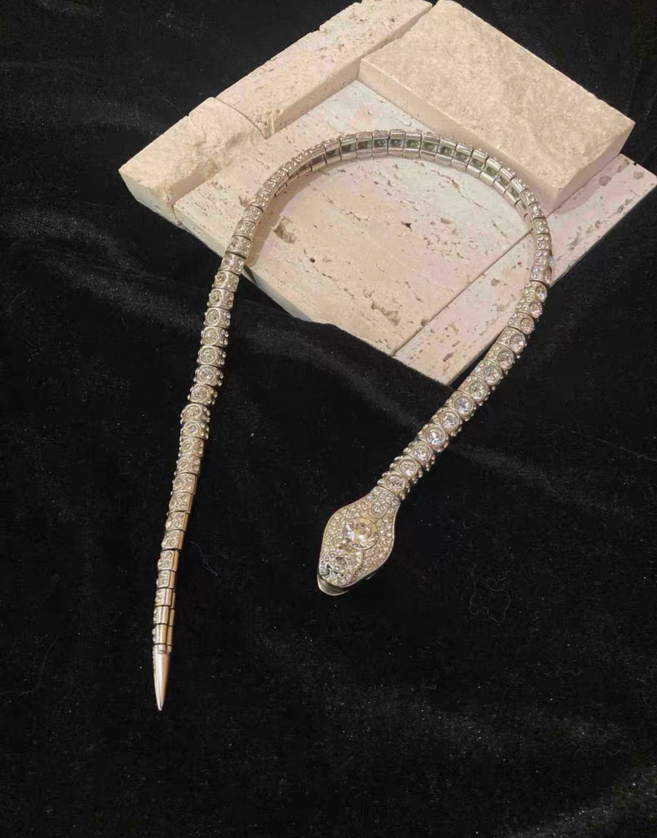 2008 Chanel full-diamond snakehead necklace choker