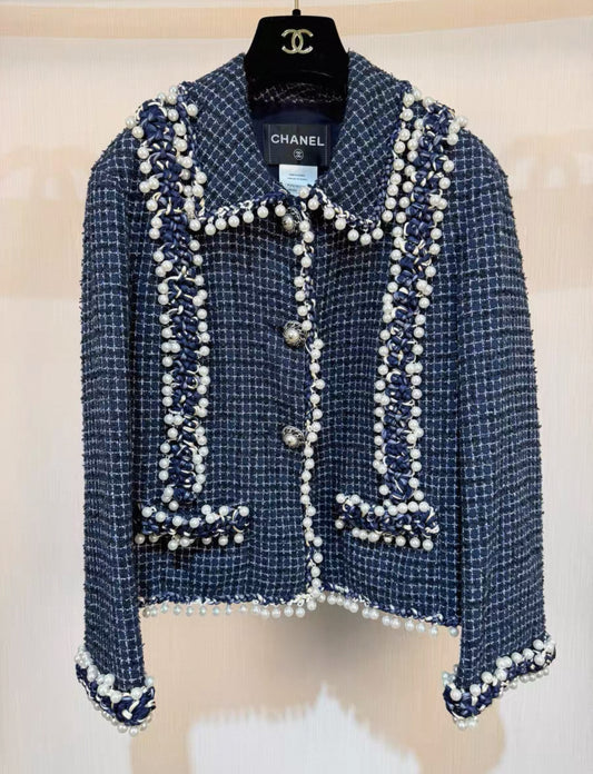 Chanel 10P Blue tweed with pearls