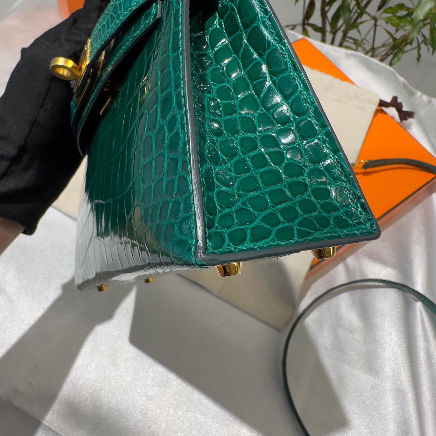 Hermes Mini kelly Green Emerald 6Q alligator leather gold hardware