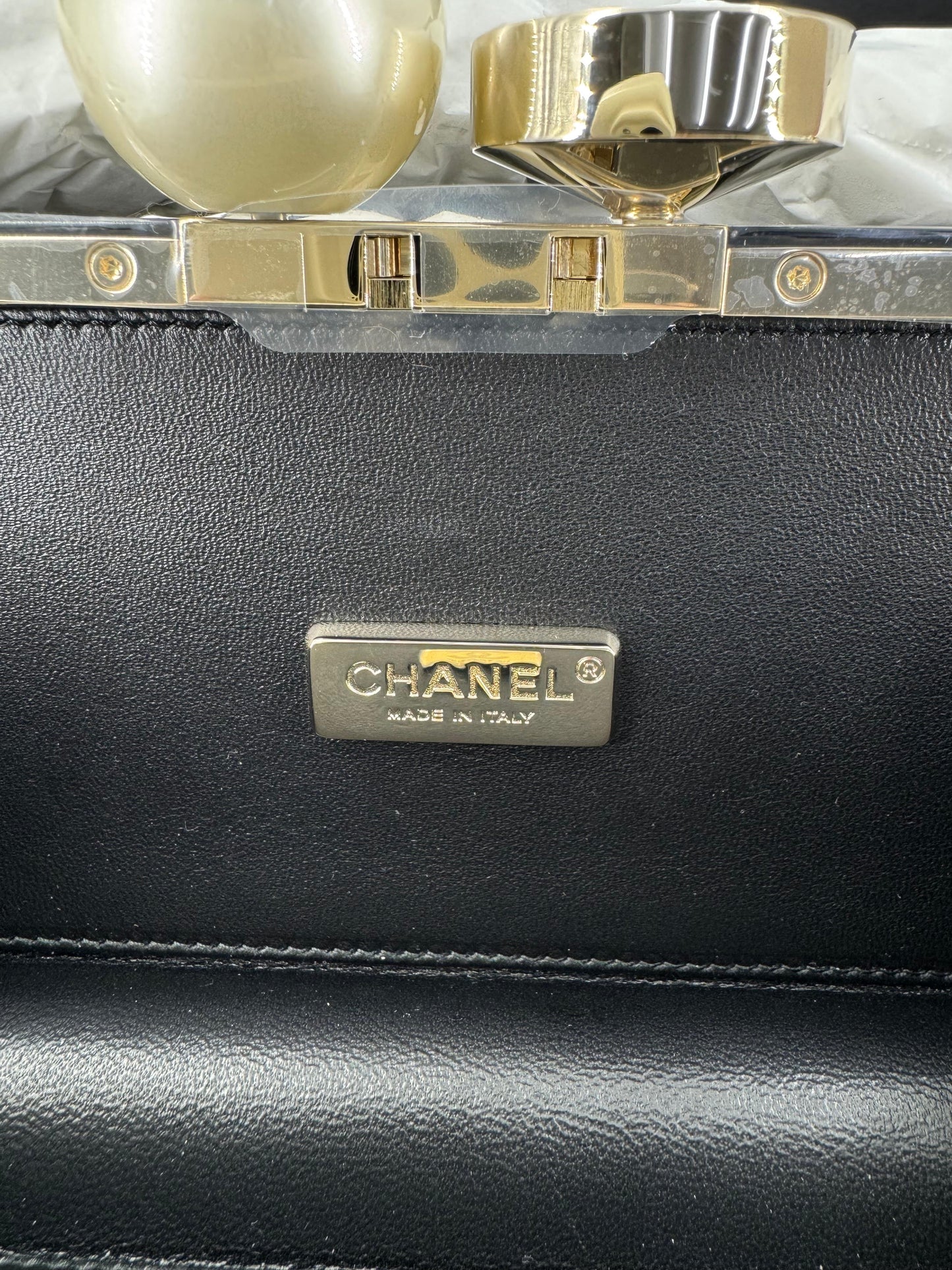 Chanel Fall-Winter 2025/26 oversized rhinestones, pearls, and double C jewels evening bag