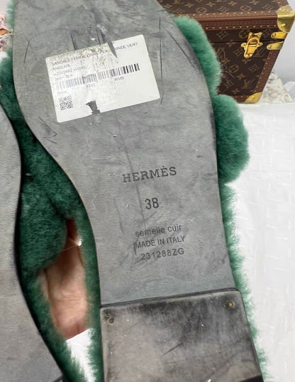 HERMÈS Sandals Oran size 38 fur Green