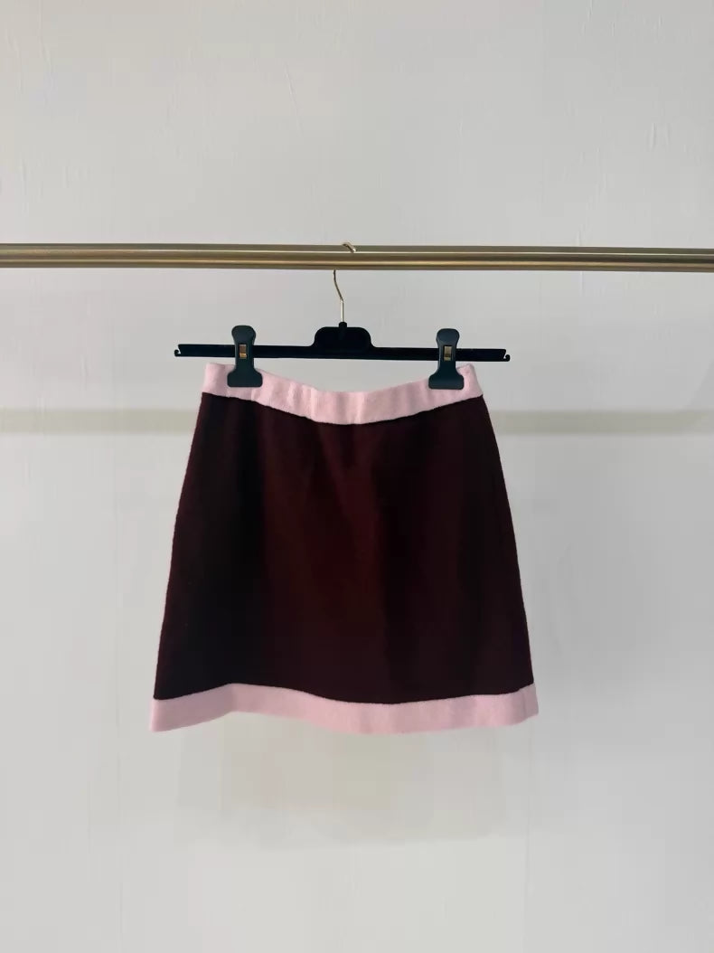 Chanel 25A burgundy two-pocket skirt