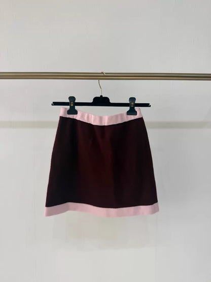 Chanel 25A burgundy two-pocket skirt
