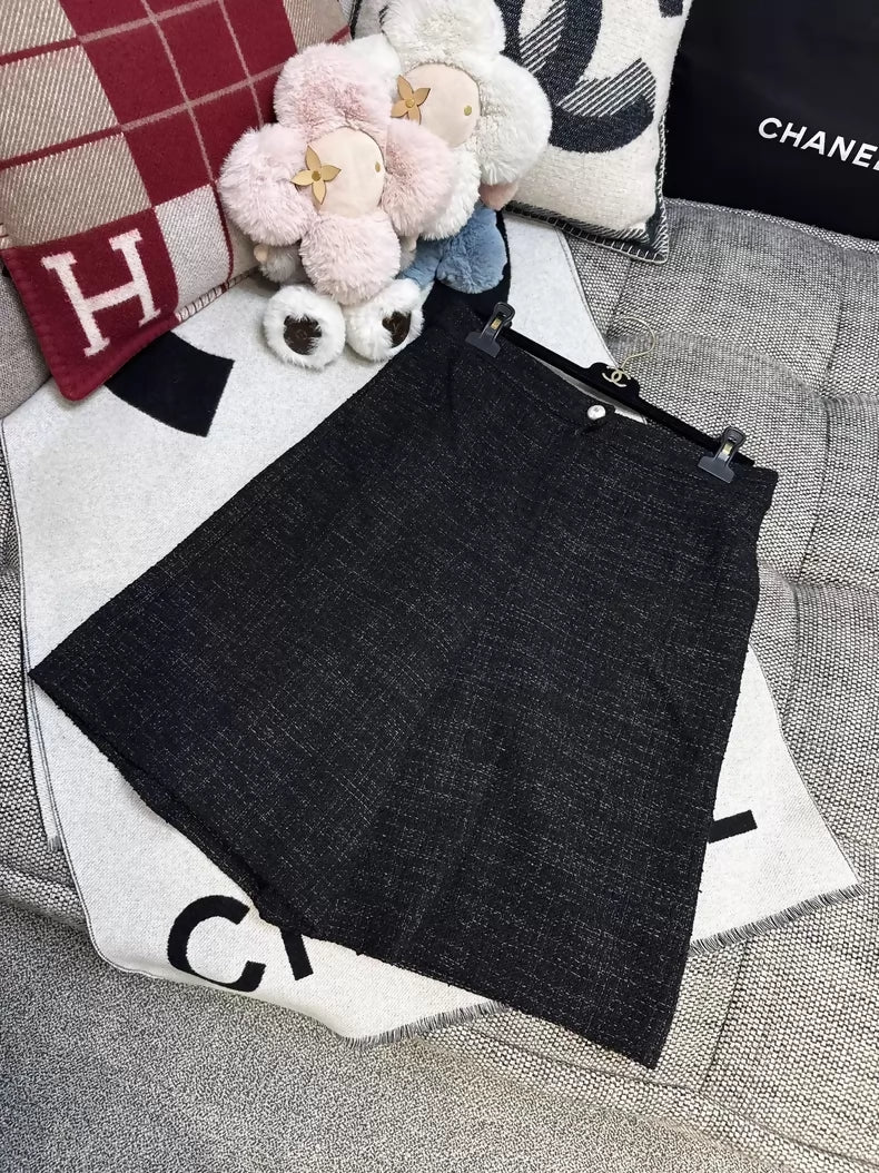 Chanel 25P black tweed Bermuda short