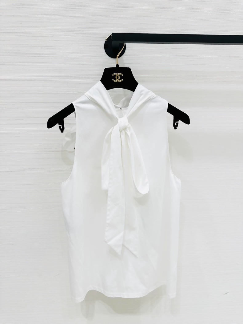 Chanel 26c white camellia brooch sleeveless shirt, F40