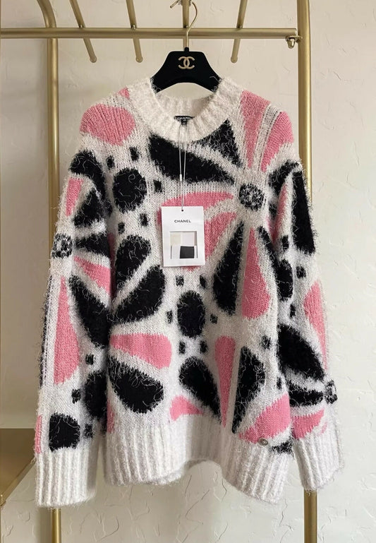 Chanel 23k pink, white and black sweater