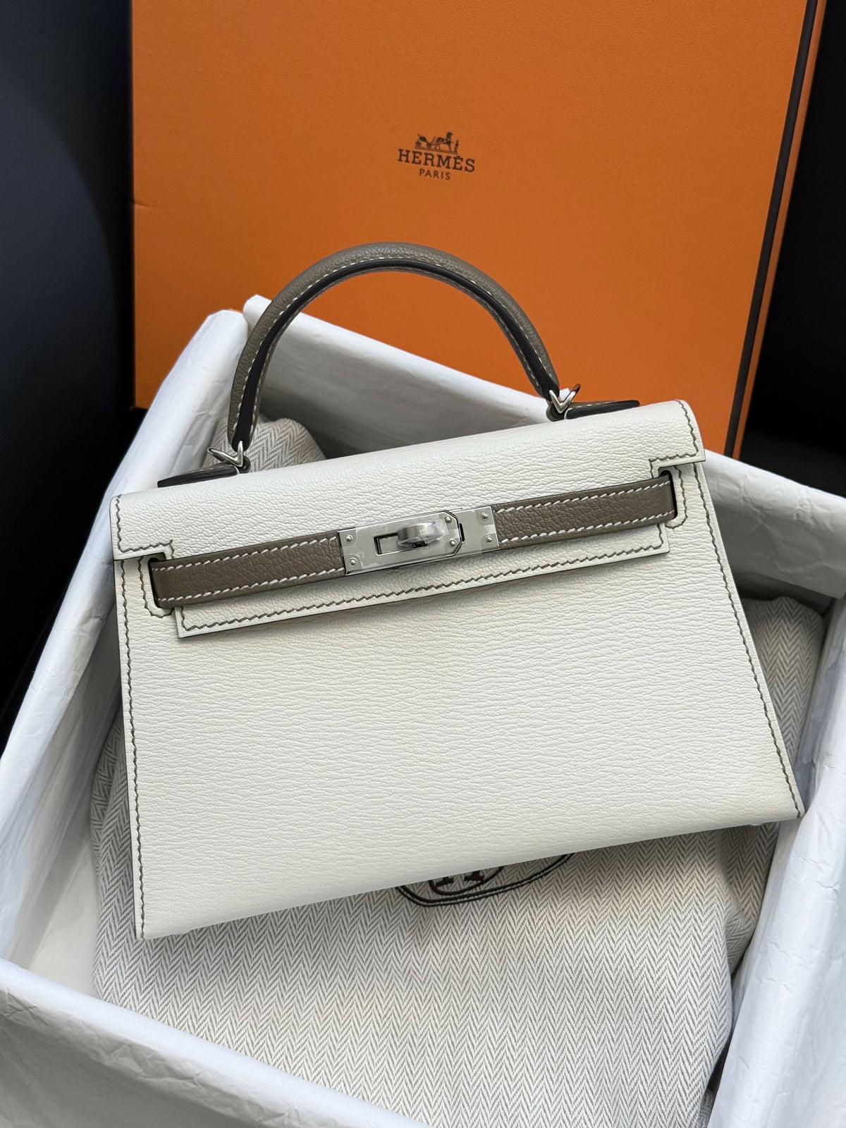 Hermès Mini Kelly II (Kelly 20) Craie / Nata paired with Étoupe / Etoupe Chèvre Leather with Palladium Hardware