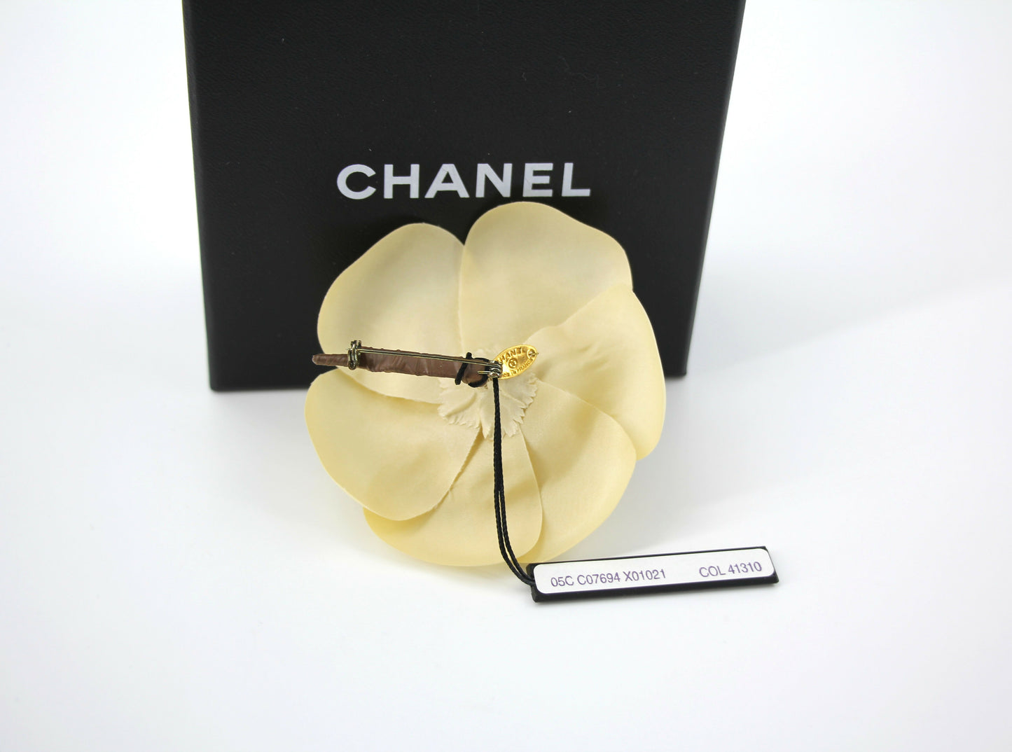 Chanel Vintage 81-85 Fabric Beige Camellia Brooch